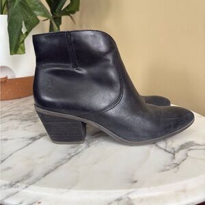 FRYE Boots Jennifer Womens 7.5M  Leather Zip Side Ankle Booties Black